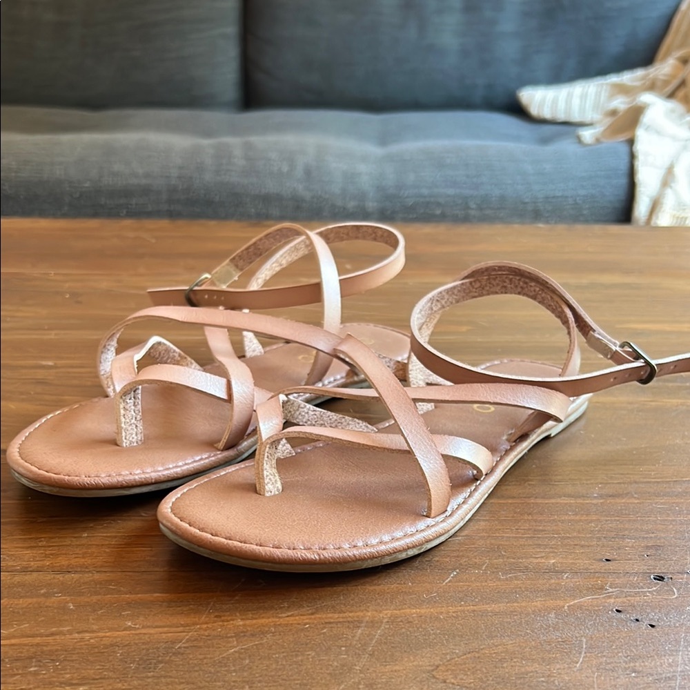 Colgo Tan Strappy Sandel